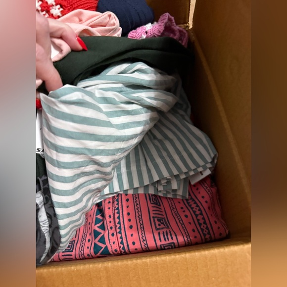 35 piece Tilly’s reseller bundle NWT lot men, women & children - Picture 4 of 7